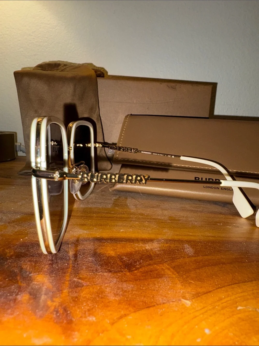 Burberry elegant square